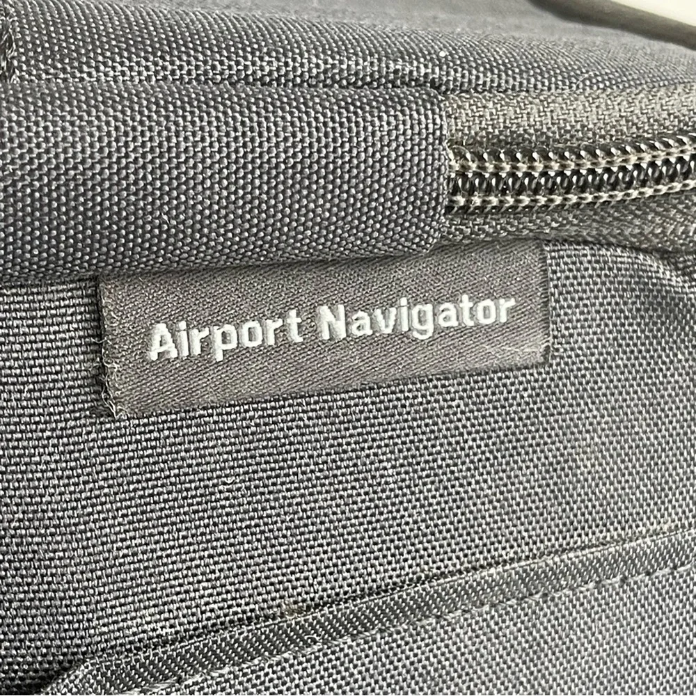 Think Tank Photo Airport Navigator Rolling Bag (Black) gently used